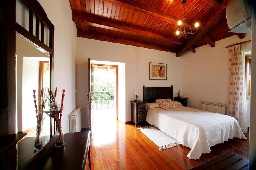 Albergue Casa Da Botica A Estrada Os Casares Habitación foto