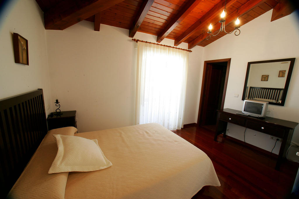 Albergue Casa Da Botica A Estrada Os Casares Exterior foto
