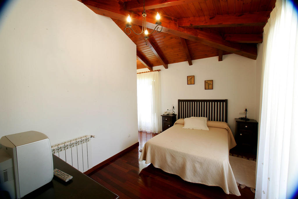 Albergue Casa Da Botica A Estrada Os Casares Habitación foto