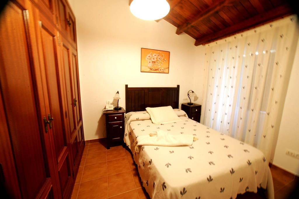 Albergue Casa Da Botica A Estrada Os Casares Habitación foto
